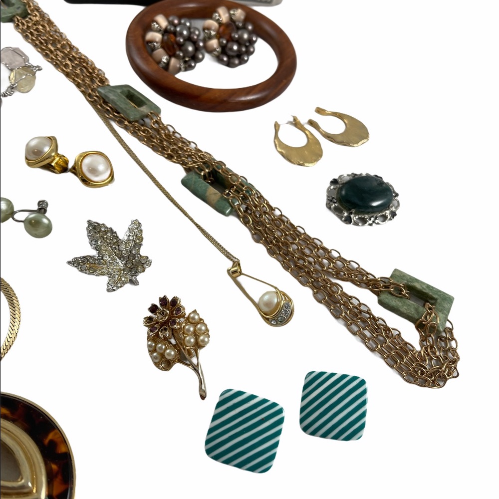 Vintage Jewelry LOT Necklace earrings bracelets - Picture 3 of 12